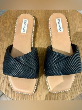 Steve Madden Stud Sandals. Size 8.5